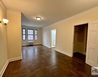 West 11th Street - Photo Thumbnail 1