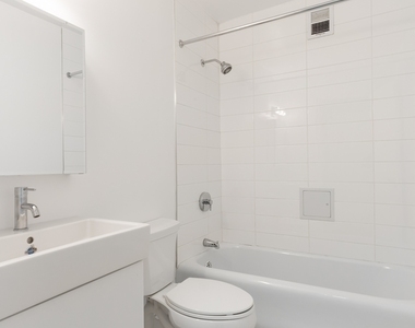 East 57th Street - Photo Thumbnail 4