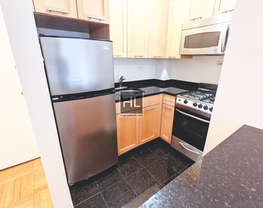 East 79th Street - Photo Thumbnail 3