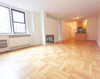 East 79th Street - Photo Thumbnail 2