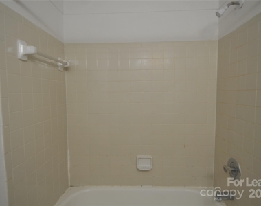 9500 L Shannon Green Drive - Photo Thumbnail 11