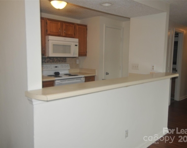 1600 H Arlyn Circle - Photo Thumbnail 4