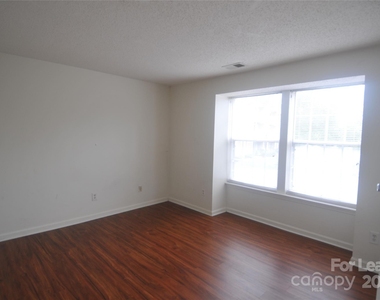 1600 H Arlyn Circle - Photo Thumbnail 7