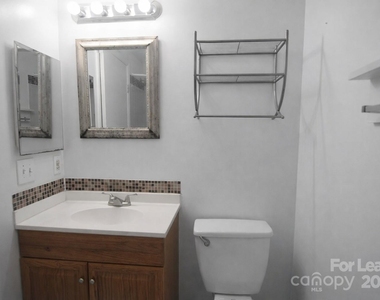 1600 H Arlyn Circle - Photo Thumbnail 14