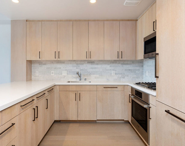 1755 Argyle Avenue - Photo Thumbnail 9