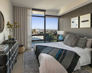 1755 Argyle Avenue - Photo Thumbnail 2