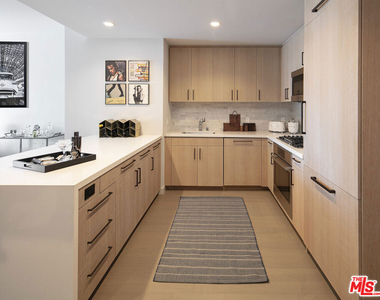 1755 Argyle Avenue - Photo Thumbnail 11