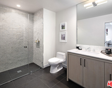 1755 Argyle Avenue - Photo Thumbnail 4