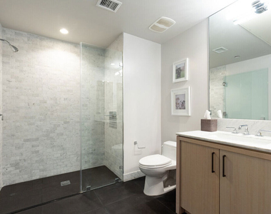 1755 Argyle Avenue - Photo Thumbnail 6