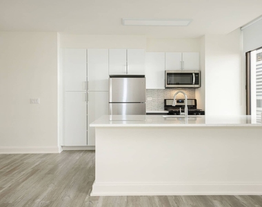 10 Hanover Square - Photo Thumbnail 15