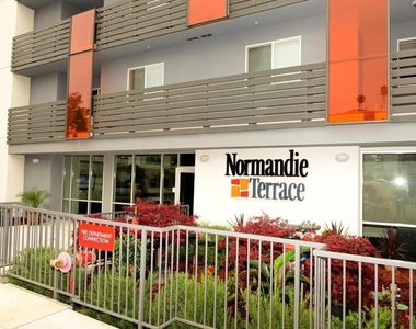 540 S Normandie Ave - Photo Thumbnail 6