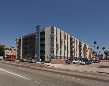 540 S Normandie Ave - Photo Thumbnail 4