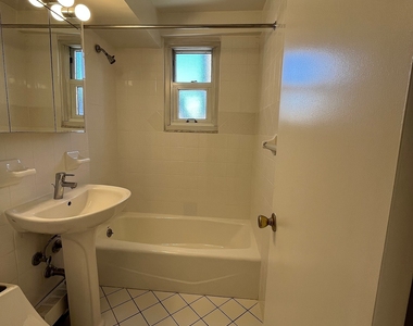 East 51 Street - Photo Thumbnail 3