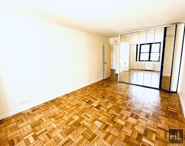 East 49 Street - Photo Thumbnail 1