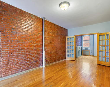 2267 1st Avenue - Photo Thumbnail 3