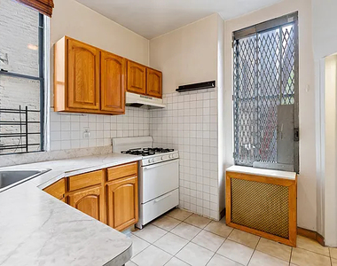 2267 1st Avenue - Photo Thumbnail 7
