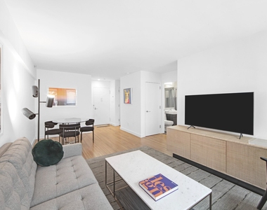 West 15th Street - Photo Thumbnail 4