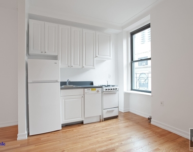 East 84th Street - Photo Thumbnail 0