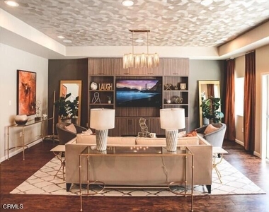 300 W 9th Street - Photo Thumbnail 3