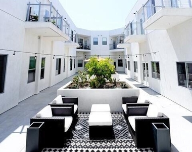 300 W 9th Street - Photo Thumbnail 1