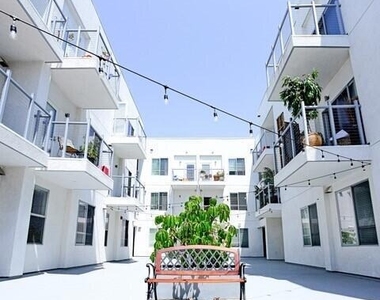 300 W 9th Street - Photo Thumbnail 4