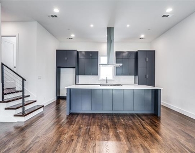 2203 Moser Avenue - Photo Thumbnail 4