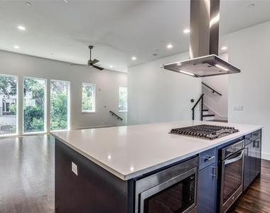 2203 Moser Avenue - Photo Thumbnail 5