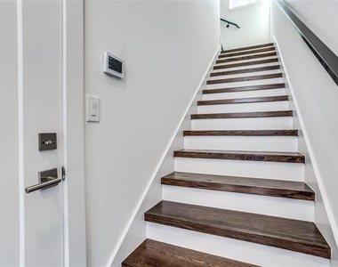 2203 Moser Avenue - Photo Thumbnail 2
