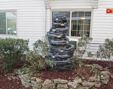 2301 S Veterans Dr - Photo Thumbnail 2