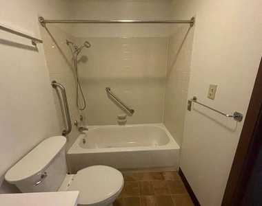 2301 S Veterans Dr - Photo Thumbnail 7