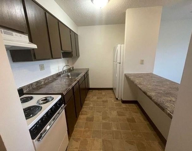 2301 S Veterans Dr - Photo Thumbnail 6