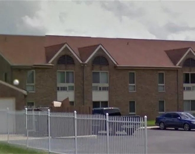 1801 N Broadway Ave - Photo Thumbnail 3