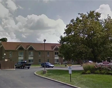 1801 N Broadway Ave - Photo Thumbnail 4