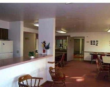 1801 N Broadway Ave - Photo Thumbnail 5