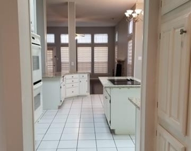 3620 Field Stone Drive - Photo Thumbnail 9