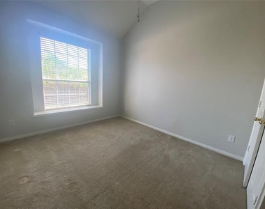 3620 Field Stone Drive - Photo Thumbnail 39