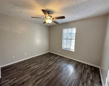 2006 Jane Street - Photo Thumbnail 4