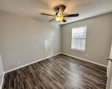 2006 Jane Street - Photo Thumbnail 5