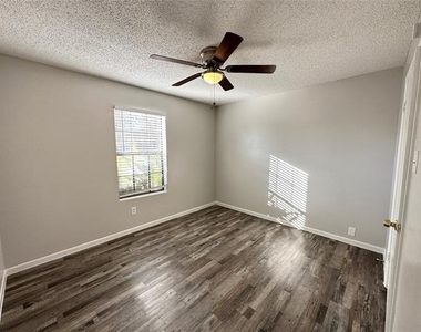 2006 Jane Street - Photo Thumbnail 6