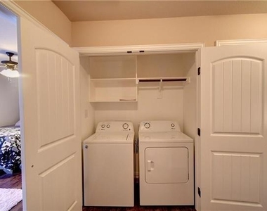 701 S Lillian Street - Photo Thumbnail 8