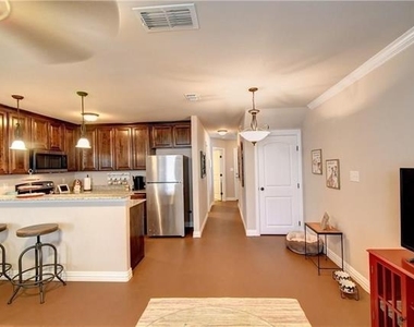 701 S Lillian Street - Photo Thumbnail 7