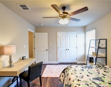 701 S Lillian Street - Photo Thumbnail 14