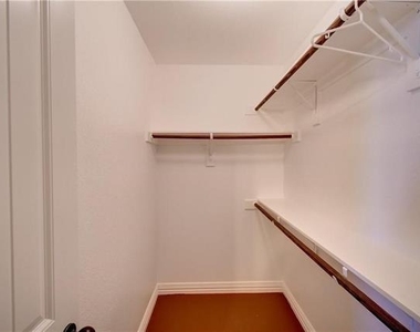 701 S Lillian Street - Photo Thumbnail 10
