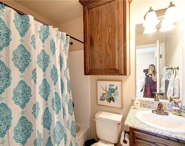 701 S Lillian Street - Photo Thumbnail 17