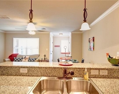 701 S Lillian Street - Photo Thumbnail 4