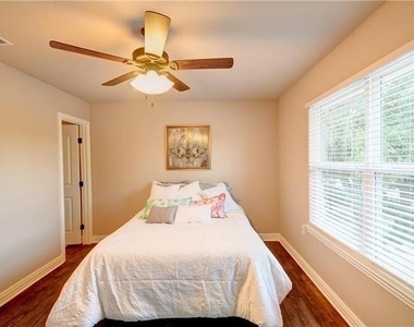 701 S Lillian Street - Photo Thumbnail 16