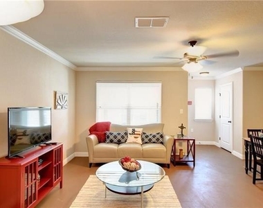 701 S Lillian Street - Photo Thumbnail 1