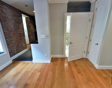 East 100th Street - Photo Thumbnail 3