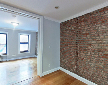 East 100th Street - Photo Thumbnail 4