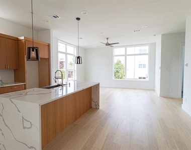 4210 Roseland Avenue - Photo Thumbnail 7